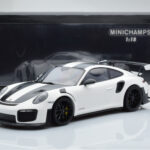 Porsche 911 GT2 RS 991.2 Weissach Package Bianco Cerchi in Magnesio Neri Minichamps 1:18 - image 6 of 6