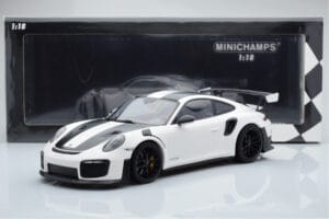Porsche 911 GT2 RS 991.2 Weissach Package Bianco Cerchi in Magnesio Neri Minichamps 1:18 153068309 Pressofusione — immagine 6 di 6