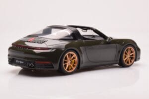 Porsche 911 992 Targa 4S Verde Oliva GT Spirit 1:18 GT438 Resina — immagine 2 di 6