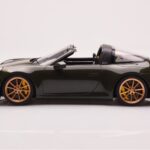 Porsche 911 992 Targa 4S Verde Oliva GT Spirit 1:18 - image 3 of 6