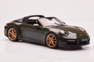 Porsche 911 992 Targa 4S Verde Oliva GT Spirit 1:18 GT438 Resina — immagine 4 di 6