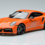 Porsche 911 992 Turbo S China 20th Anniversary Arancione Minichamps 1:18