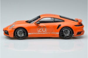 Porsche 911 992 Turbo S China 20th Anniversary Arancione Minichamps 1:18 155069171 Pressofusione — immagine 3 di 6