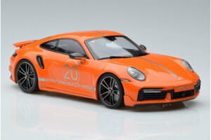 Porsche 911 992 Turbo S China 20th Anniversary Arancione Minichamps 1:18 155069171 Pressofusione — immagine 4 di 6