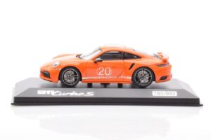Porsche 911 992 Turbo S Gulf Arancione Minichamps 1:43