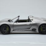 Porsche 918 Spyder Prototipo Grigio Metallizzato Minichamps 1:18 - image 4 of 7