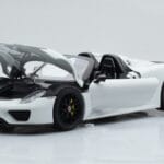 Porsche 918 Spyder Weissach Package Bianco Con Cerchi Neri Minichamps 1:18 - image 2 of 9