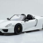 Porsche 918 Spyder Weissach Package Bianco Con Cerchi Neri Minichamps 1:18