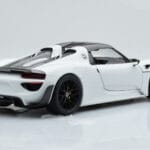 Porsche 918 Spyder Weissach Package Bianco Con Cerchi Neri Minichamps 1:18 - image 3 of 9
