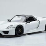 Porsche 918 Spyder Weissach Package Bianco Con Cerchi Neri Minichamps 1:18 - image 4 of 9