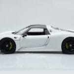 Porsche 918 Spyder Weissach Package Bianco Con Cerchi Neri Minichamps 1:18 - image 5 of 9