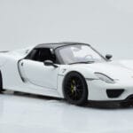 Porsche 918 Spyder Weissach Package Bianco Con Cerchi Neri Minichamps 1:18 - image 7 of 9