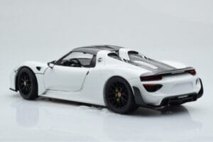 Porsche 918 Spyder Weissach Package Bianco Con Cerchi Neri Minichamps 1:18 113062443 Pressofusione — immagine 8 di 9