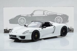 Porsche 918 Spyder Weissach Package Bianco Con Cerchi Neri Minichamps 1:18 113062443 Pressofusione — immagine 9 di 9