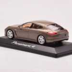 Porsche Panamera 970 4 Beige Metallizzato Minichamps 1:43 - image 3 of 4