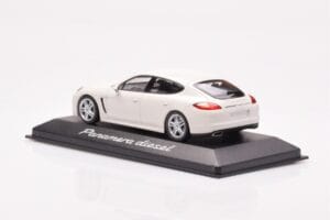 Porsche Panamera 970 Diesel Carrara Bianco Minichamps 1:43 WAP0200090C Pressofusione — immagine 3 di 4
