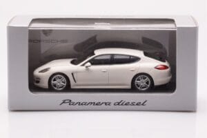 Porsche Panamera 970 Diesel Carrara Bianco Minichamps 1:43 WAP0200090C Pressofusione — immagine 4 di 4