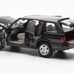 Range Rover P38 4.6 HSE Nero Metallizzato AUTOart 1:18 - image 8 of 9