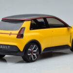 Renault E-Tech Electric Prototype Giallo Otto 1:18 - image 2 of 6