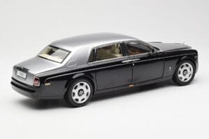 Rolls-Royce Phantom VII EWB Nero e Argento Kyosho 1:18 08841BKS Pressofusione — immagine 3 di 8