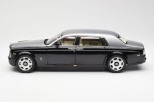 Rolls-Royce Phantom VII EWB Nero e Argento Kyosho 1:18 08841BKS Pressofusione — immagine 4 di 8