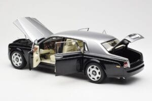 Rolls-Royce Phantom VII EWB Nero e Argento Kyosho 1:18 08841BKS Pressofusione — immagine 5 di 8