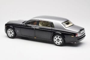 Rolls-Royce Phantom VII EWB Nero e Argento Kyosho 1:18 08841BKS Pressofusione — immagine 7 di 8