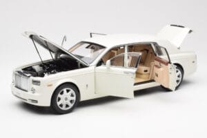 Rolls-Royce Phantom VII EWB English Bianco Kyosho 1:18 08841EW2 Pressofusione — immagine 2 di 8