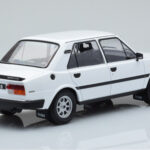 Skoda 130 L Bianco IXO 1:18 - image 2 of 6