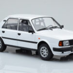 Skoda 130 L Bianco IXO 1:18 - image 4 of 6