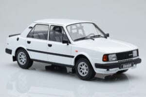Skoda 130 L Bianco IXO 1:18 18CMC158 Pressofusione — immagine 4 di 6