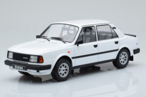 Skoda 130 L Bianco IXO 1:18