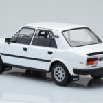 Skoda 130 L Bianco IXO 1:18 - image 5 of 6