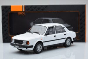 Skoda 130 L Bianco IXO 1:18 18CMC158 Pressofusione — immagine 6 di 6