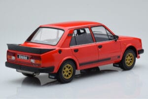 Skoda 130 LR Rosso IXO 1:18 18CMC159 Pressofusione — immagine 2 di 6