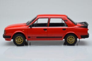 Skoda 130 LR Rosso IXO 1:18 18CMC159 Pressofusione — immagine 3 di 6