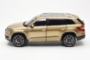 Skoda Kodiaq Oro FAW 1:18 ZSX000001GOL Pressofusione — immagine 4 di 8