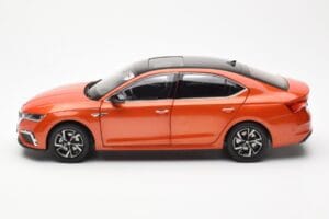 Skoda Octavia Pro Arancione FAW 1:18 ZMR000006ORA Pressofusione — immagine 4 di 8