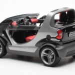 Smart Fortwo Crossblade Cabriolet Argento Nero Kyosho 1:18 - image 5 of 6