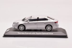 Toyota Avensis T270 Argento Minichamps 1:43