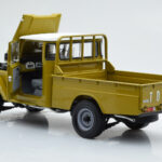 Toyota Land Cruiser 40 4x4 Pickup Oliva Kyosho 1:18 - image 3 of 8