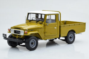 Toyota Land Cruiser 40 4x4 Pickup Oliva Kyosho 1:18