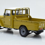 Toyota Land Cruiser 40 4x4 Pickup Oliva Kyosho 1:18 - image 7 of 8