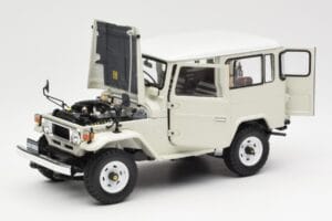 Toyota Land Cruiser FJ40 Van Bianco Kyosho 1:18 08971W Pressofusione — immagine 2 di 8