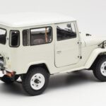 Toyota Land Cruiser FJ40 Van Bianco Kyosho 1:18 08971W - image 3 of 8