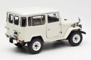 Toyota Land Cruiser FJ40 Van Bianco Kyosho 1:18 08971W Pressofusione — immagine 3 di 8