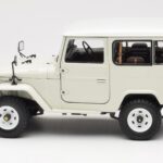 Toyota Land Cruiser FJ40 Van Bianco Kyosho 1:18 08971W - image 4 of 8