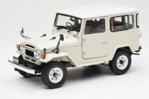 Toyota Land Cruiser FJ40 Van Bianco Kyosho 1:18 08971W