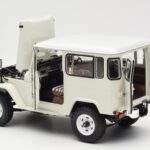 Toyota Land Cruiser FJ40 Van Bianco Kyosho 1:18 08971W - image 5 of 8