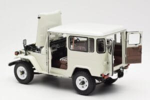 Toyota Land Cruiser FJ40 Van Bianco Kyosho 1:18 08971W Pressofusione — immagine 5 di 8